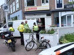 De studente werd gevonden in de woning boven horecagelegenheid Klein Parijs en cafetaria Jolide in Utrecht. (Foto: Michiel van Beers)