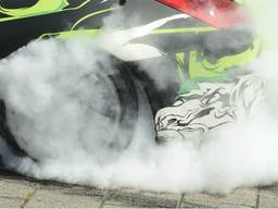 Een driftende automobilist. (Foto: ANP)