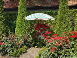 De zongevoelige planten kun je onder een parasolletje zetten