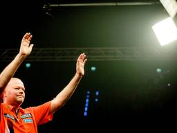 Raymond van Barneveld liet een emotionele boodschap achter (foto: ANP)