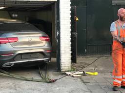 De dure auto's werden gevonden in een garagebox (foto: Bart Meesters/Meesters Multi Media)