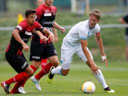 Luuk de Jong in actie tijdens de laatste oefenwedstrijd van PSV tegen Xamax Neuchatel (foto: VI Images).