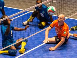 Geert van de Heuvel in actie tijdens het WK zitvolleybal (foto: OrangePictures).