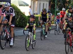 Tom Dumoulin zegeviert in de tachtigste Acht van Chaam. (foto: John Kuijsters)