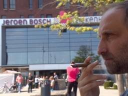 Een sigaret opsteken bij het Jeroen Bosch Ziekenhuis is er na 1 januari niet meer bij