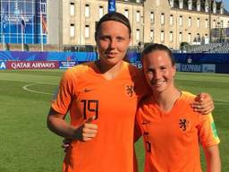 Eva van Deuren (R) scoorde voor Oranje.