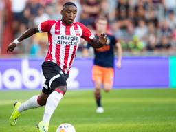 Steven Bergwijn in actie tegen Valencia (foto: VI Images).