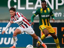 Willem II'er Velikonja in duel met ADO-verdediger Wilfried Kanon (foto: VI Images).