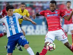 Erick Gutiérrez (links) in actie namens zijn club Pachuca C.F. (foto: VI Images).