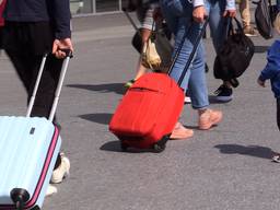 Passagiers van Ryanair krijgen 400 euro vergoeding door dronken steward. (foto: Paul Giezen)
