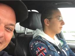 Frans Bauer met zijn zoon Christiaan (foto: YouTube).