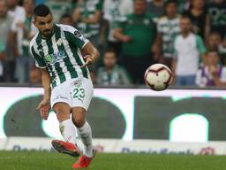 De Australische linksback Aziz Behich in actie voor Bursaspor (foto: VI Images).