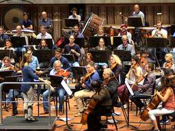 Philharmonie Zuidnederland staat voor het openingsconcert onder leiding van Kristiina Poska