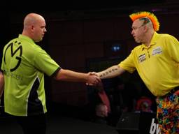 Michael van Gerwen en Peter Wright nemen het drie keer tegen elkaar op (foto: VI Images).