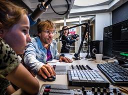 Giel Beelen geeft radioles in Tilburg. (Foto: Rob Engelaar)