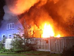 Het huis aan de Aengelbertlaan in Oss raakte flink beschadigd (foto: SQ Vision).