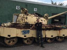 YouTube-ster Mastermilo uit Baarle-Nassau kocht een Engelse tank.