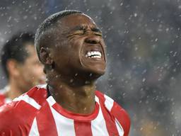 Steven Bergwijn keert geblesseerd terug bij PSV (foto: VI Images).