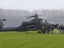 Een gestrande apache van vliegbasis Gilze Rijen.( Foto: Harrie Grijseels)