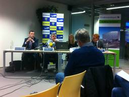 Ryanair-topman Michael O'Leary (tweede van links) tijdens een eerdere bijeenkomst op Eindhoven Airport. (foto:  Raoul Cartens)