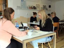 De werkruimte voor de ouders. (Foto: Eva de Schipper)