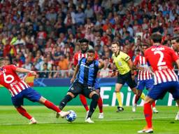 Arnaut Groeneveld (midden) met Club Brugge in actie tegen Atletico Madrid. (Foto: VI Images)