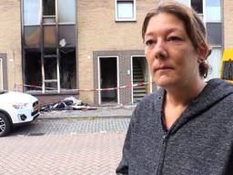 Buurtbewoonster Debby voor de afgebrande woning in Tilburg.