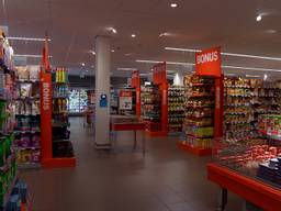 De verlichting in de supermarkt is minder fel. (foto: Raymond Merkx)