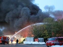 Meteen na uitbreken van de brand bleek wel hoe groot het was (foto: Erik Haverhals/FPMB)