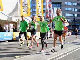 Gillend over de finish! (Foto's: Lobke Kapteijns)