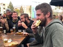 Supporters van NAC bereiden zich voor