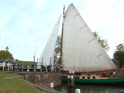 Prachtige historische boten in Steenbergen. (foto: Omroep Brabant).