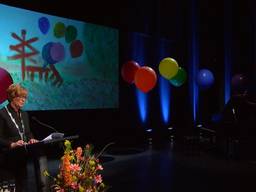 Burgemeester Wobine Buijs houdt haar toespraak in De Lievekamp.