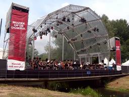 Muziek op de Dommel. (Archiefbeeld)