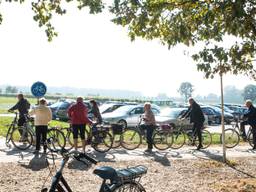 Een fietstocht maken is toch heerlijk met dit weer. (foto: Kevin Cordewener)