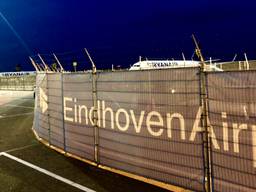 Ryanair-toestellen op Eindhoven Airport (foto: Raoul Cartens)