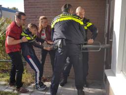 Lucas mocht met grof geweld ook een ruitje intikken. ( Foto: Politie)