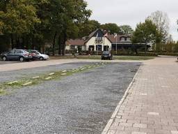 De parkeerplaats van het restaurant. (Foto: Jan Waalen)