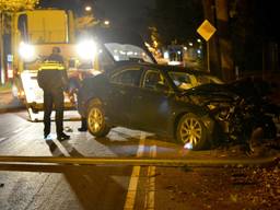 Verschillende hulpdiensten werden na het ongeluk opgeroepen. (Foto: Perry Roovers)