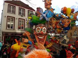 De optocht trok afgelopen carnaval voor het laatst over de Haagdijk. (Foto: Marrie Meeuwsen)