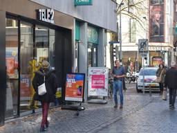 De daders gingen er met meerdere telefoons vandoor. (foto: Tom van der Put/SQ Vision )