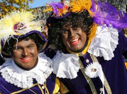 Vrolijke boel bij de aankomst van Sinterklaas (foto: Karin Kamp)