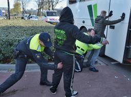De demonstranten worden opgepakt.