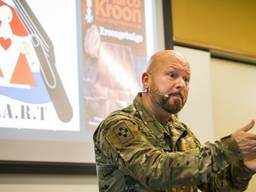 Kroon tijdens een lezing over zijn boek Kroongetuige (foto: ANP).