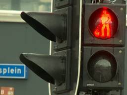 Het allereerste Kruikenzeikersstoplicht aan het Piusplein in Tilburg.