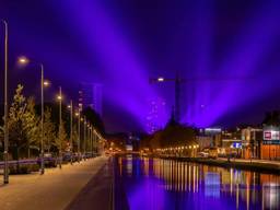 Eindhoven kleurt anderhalve week lang felblauw. (Foto: Jan Timmer via instagram: @jetimmer)