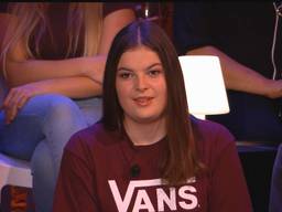 Dochter Cherlaine is geschrokken van de hoge straf voor haar vader. (Beeld: RTL Late Night)