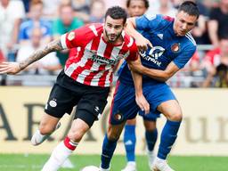 Gastón Pereiro in duel met Steven Berghuis tijdens de Johan Cruijff Schaal (foto: VI Images).