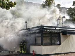 Snackbar De Fer brandde in oktober uit (archieffoto: Tom van der Put)