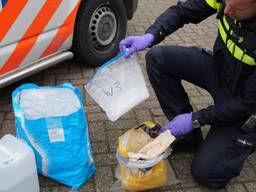 De politie trof een GHB-lab in een woning aan (foto: Erik Haverhals/Foto Persbureau Midden Brabant)